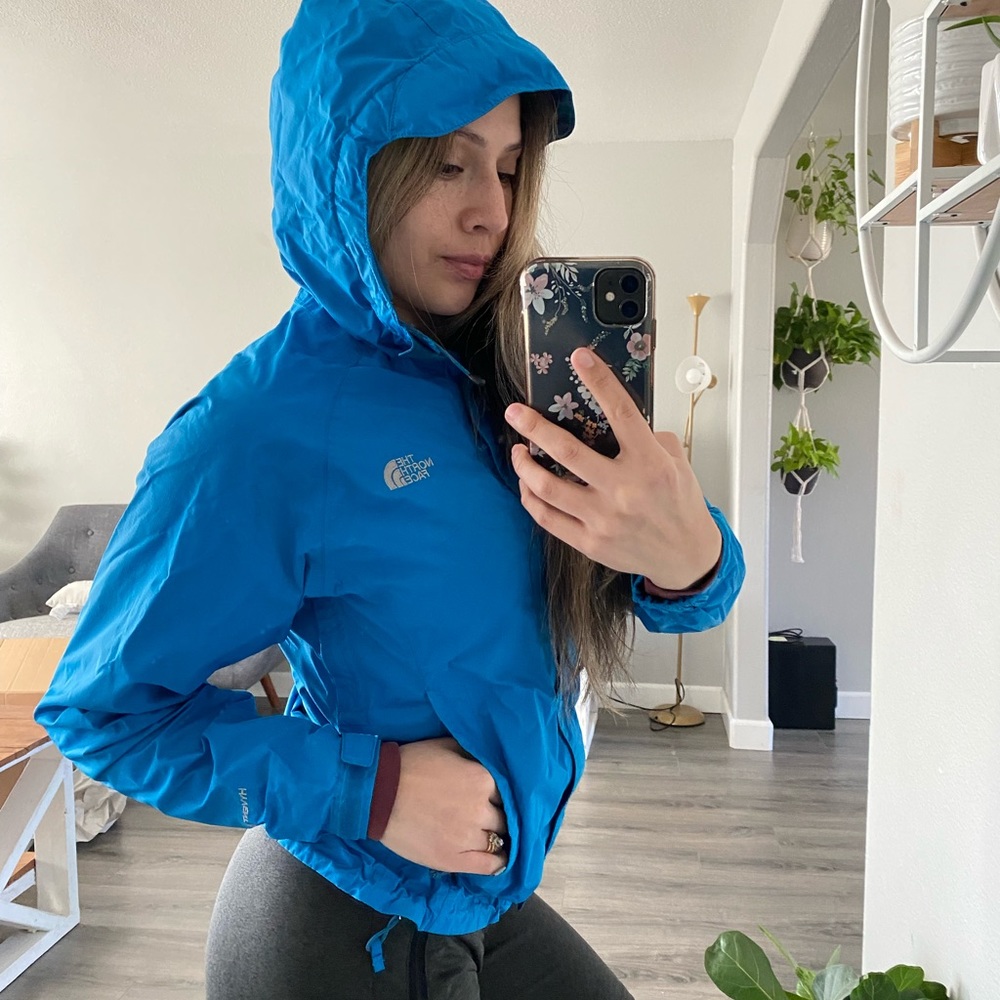 The North Face Women’s XS HyVent 2.5L Jacket
